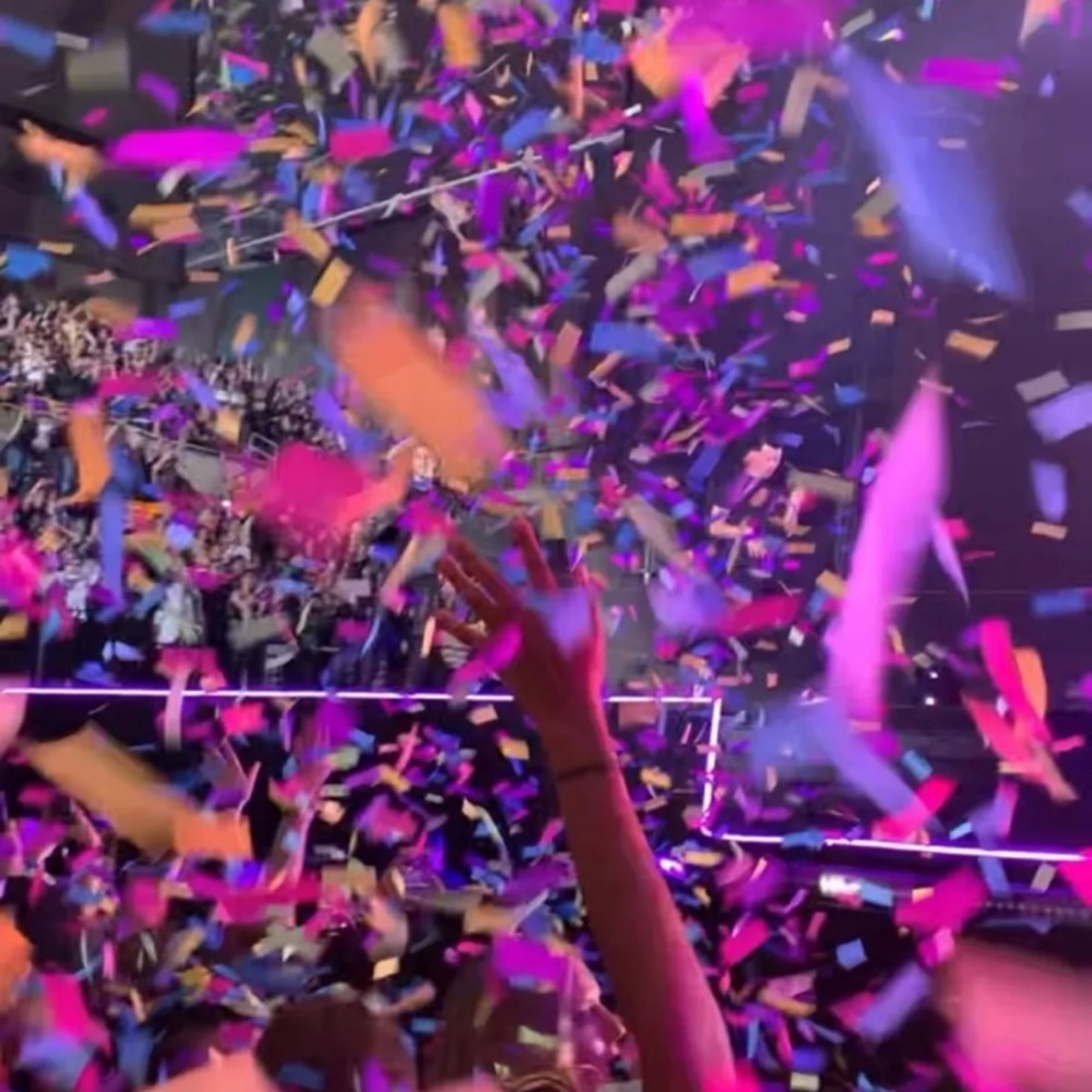 Confetti from the Jonas Brothers Concert 2019 - Picture 1 of 4